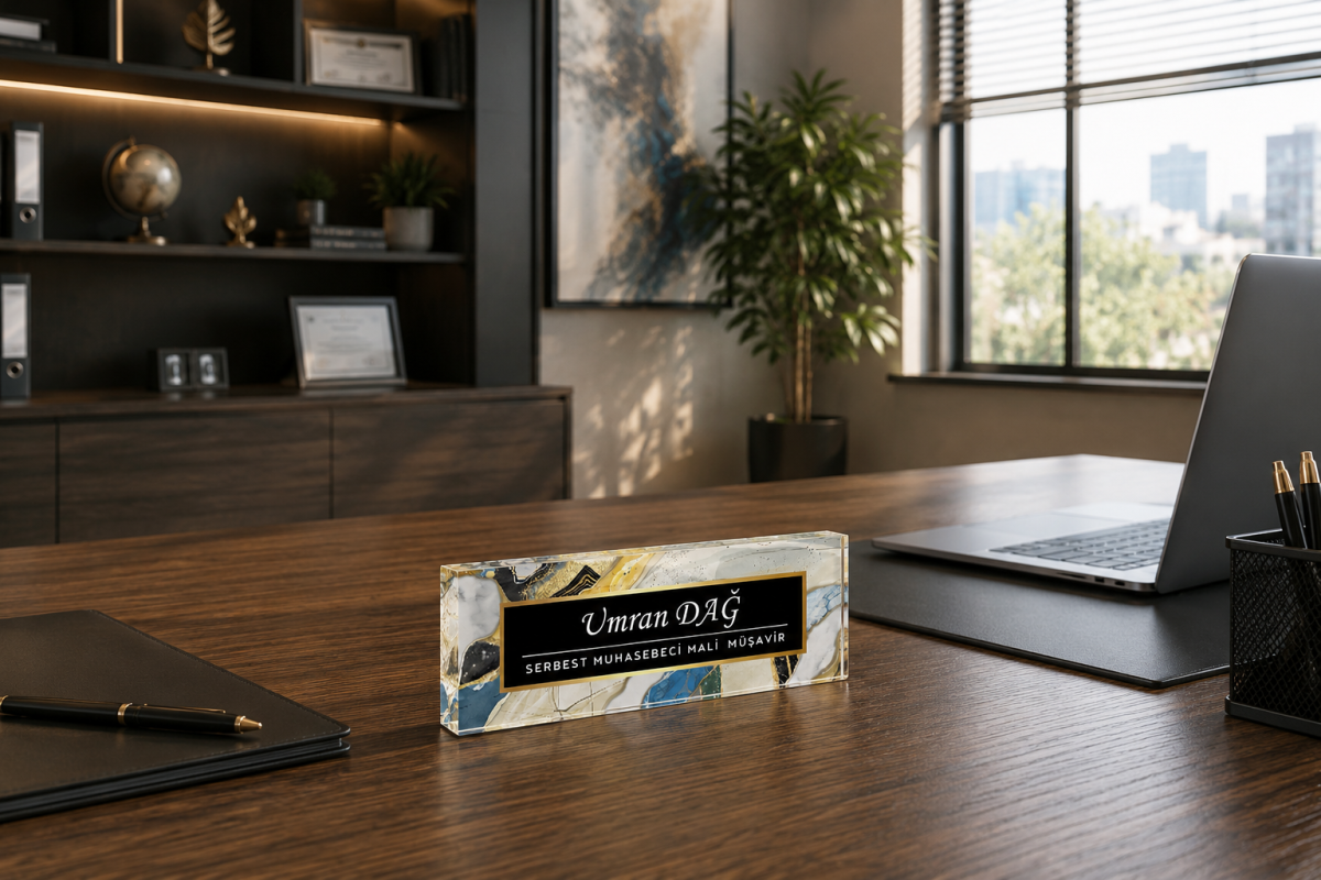 Siyah Mermer Desenli Altın Detaylı Masa İsimliği Model 4